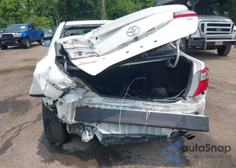 2014 Toyota Camry Se Sport z USA, uszkodzony, nr VIN 4T1BF1FK1EU735376